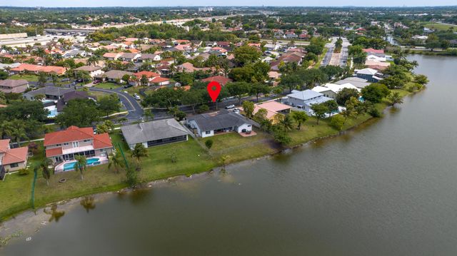 5791 Hawkes Bluff Avenue, Davie, FL 33331