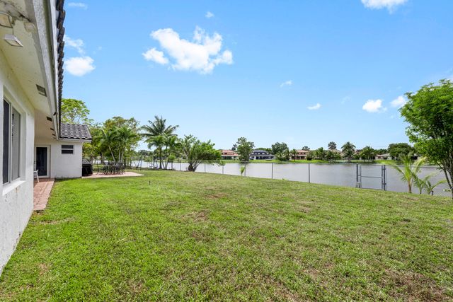 5791 Hawkes Bluff Avenue, Davie, FL 33331