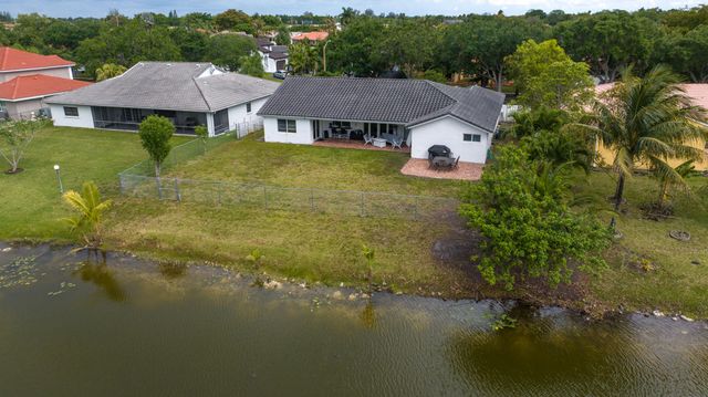 5791 Hawkes Bluff Avenue, Davie, FL 33331