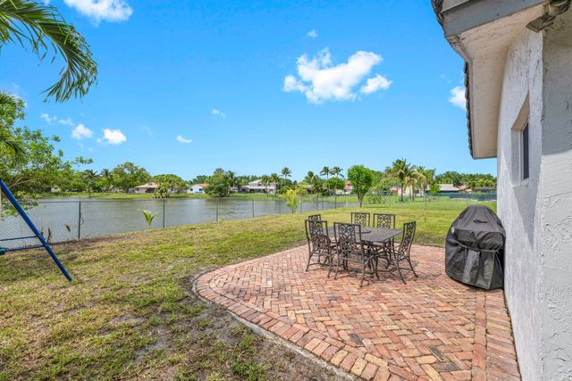5791 Hawkes Bluff Avenue, Davie, FL 33331