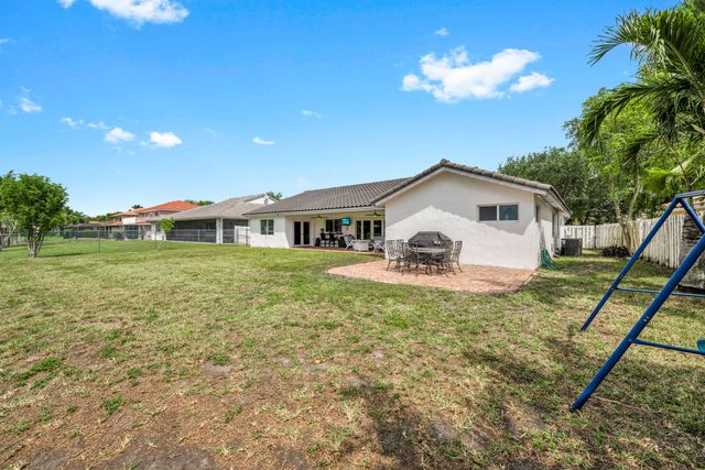 5791 Hawkes Bluff Avenue, Davie, FL 33331