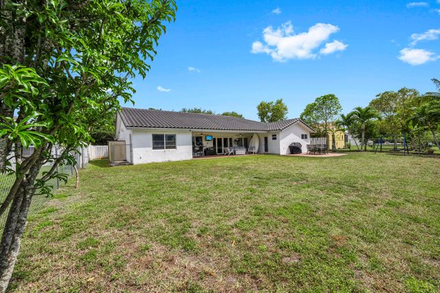 5791 Hawkes Bluff Avenue, Davie, FL 33331
