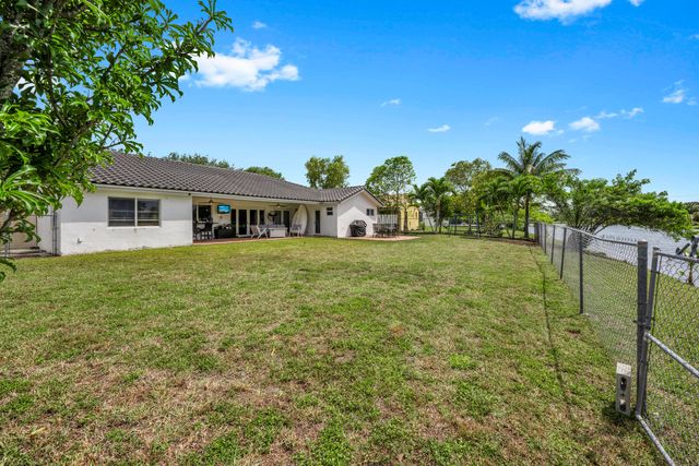 5791 Hawkes Bluff Avenue, Davie, FL 33331