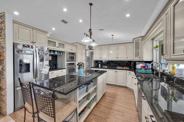 5791 Hawkes Bluff Avenue, Davie, FL 33331