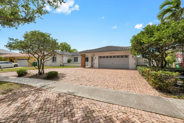 5791 Hawkes Bluff Avenue, Davie, FL 33331