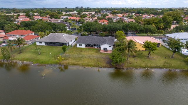 5791 Hawkes Bluff Avenue, Davie, FL 33331
