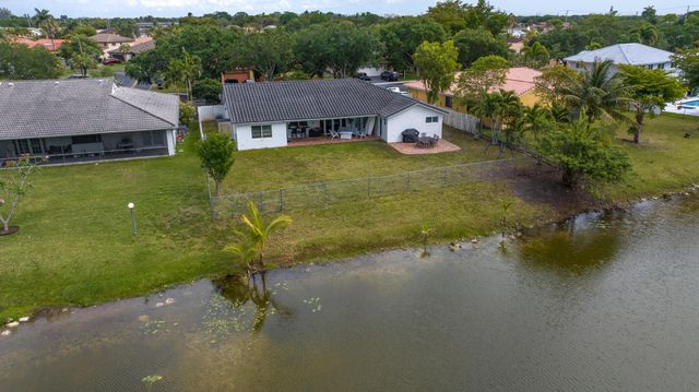 5791 Hawkes Bluff Avenue, Davie, FL 33331
