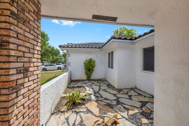 5791 Hawkes Bluff Avenue, Davie, FL 33331