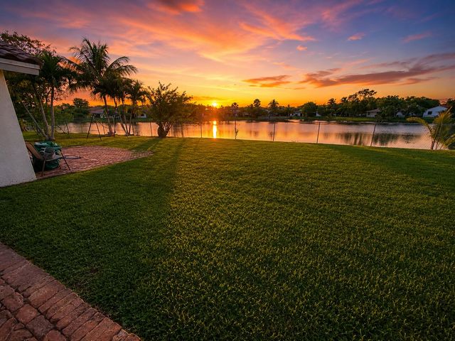 5791 Hawkes Bluff Avenue, Davie, FL 33331