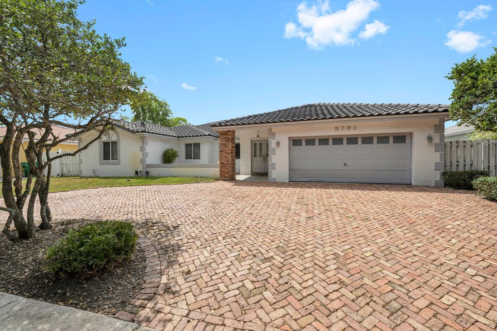 5791 Hawkes Bluff Avenue, Davie, FL 33331