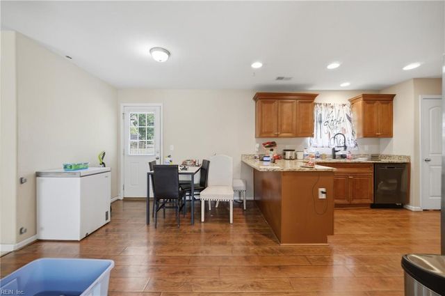 1112 Sir Gawaine DR, Chesapeake, VA 23323