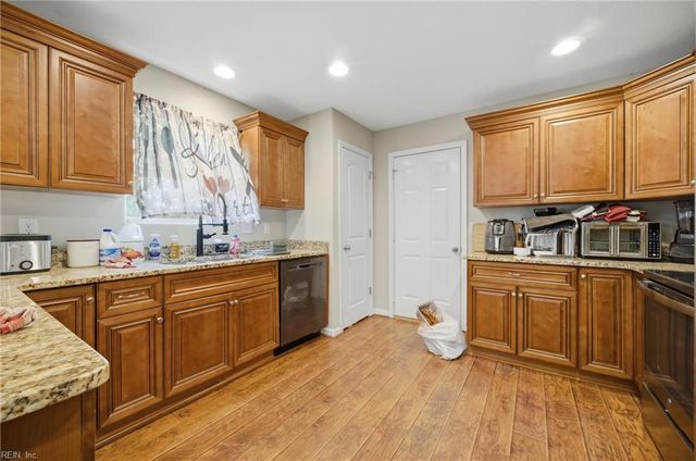 1112 Sir Gawaine DR, Chesapeake, VA 23323