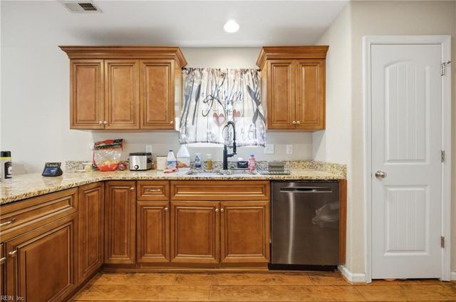 1112 Sir Gawaine DR, Chesapeake, VA 23323