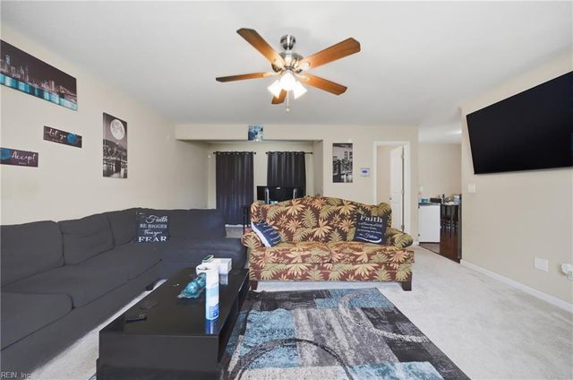 1112 Sir Gawaine DR, Chesapeake, VA 23323