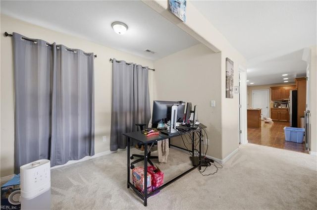 1112 Sir Gawaine DR, Chesapeake, VA 23323