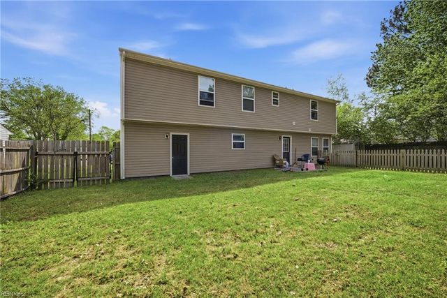 1112 Sir Gawaine DR, Chesapeake, VA 23323