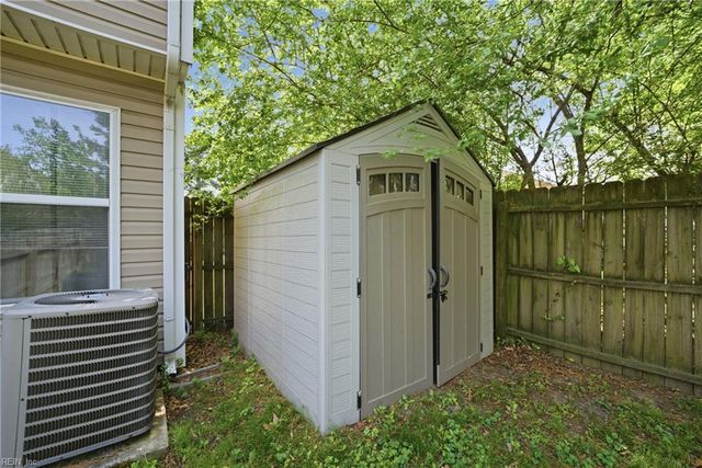 1112 Sir Gawaine DR, Chesapeake, VA 23323