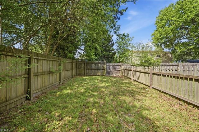 1112 Sir Gawaine DR, Chesapeake, VA 23323