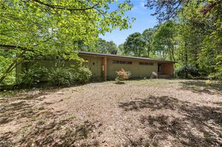 129 Forest Park Drive, Thomasville, NC 27360