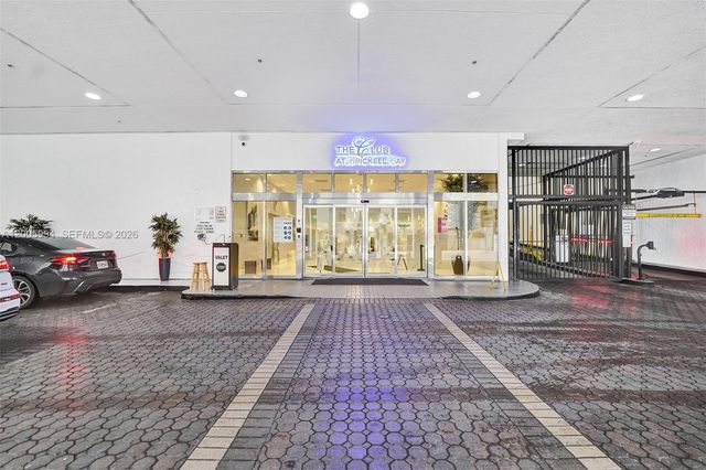 1200 Brickell Bay Drive 1910, Miami, FL 33131