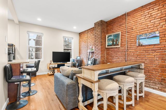 6 Drake Pl 2, Boston, MA 02128