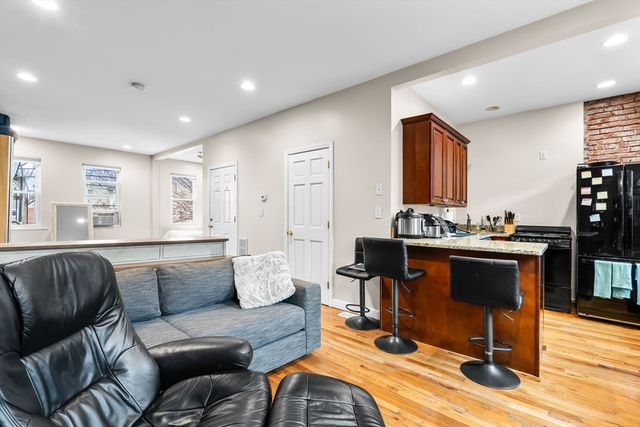 6 Drake Pl 2, Boston, MA 02128