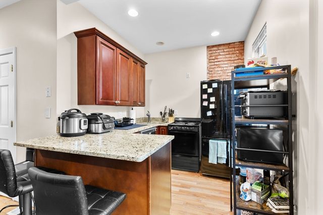 6 Drake Pl 2, Boston, MA 02128
