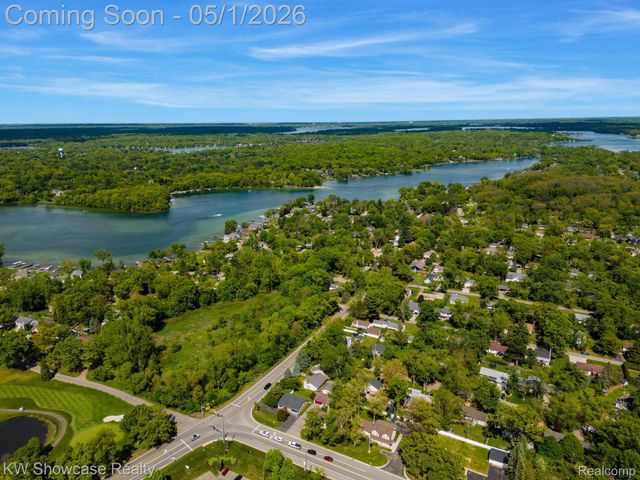 7969 Richardson Road, West Bloomfield Charter Township, MI 48323