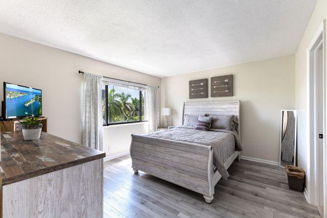 3050 Presidential Way 305, West Palm Beach, FL 33401