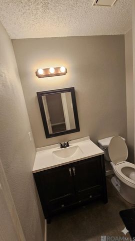 8708 Montclair St, Denham Springs, LA 70726