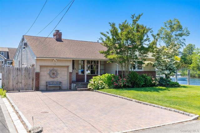 34 Cape Road, Amityville, NY 11701