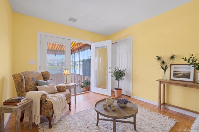34 Cape Road, Amityville, NY 11701