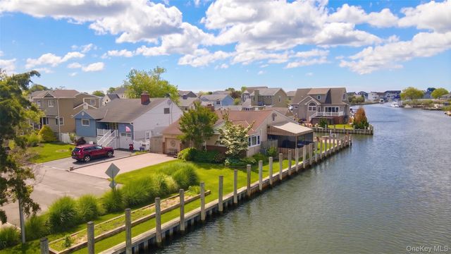 34 Cape Road, Amityville, NY 11701
