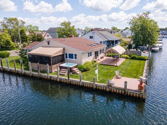 34 Cape Road, Amityville, NY 11701