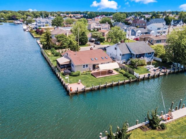 34 Cape Road, Amityville, NY 11701