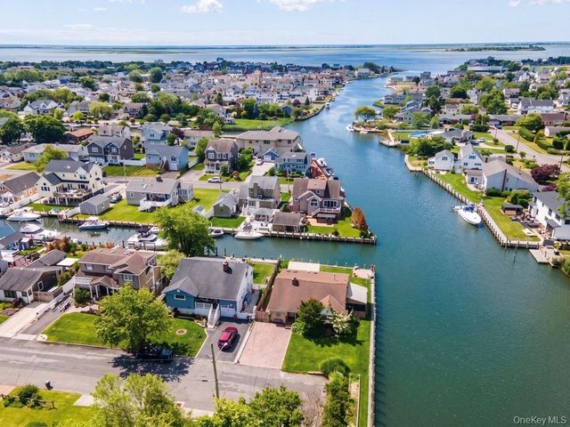 34 Cape Road, Amityville, NY 11701