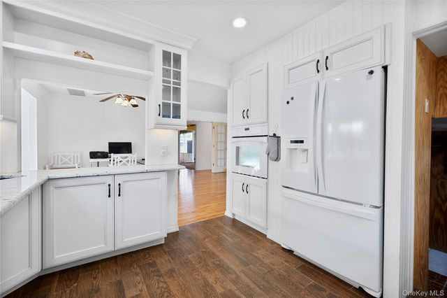 34 Cape Road, Amityville, NY 11701