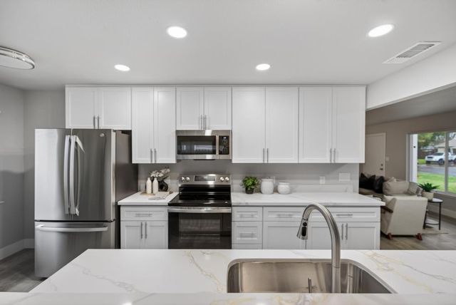 4961 I Pkwy, Sacramento, CA 95823