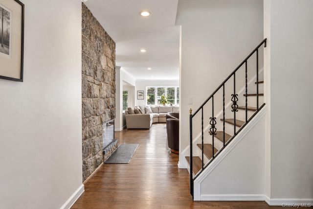12 Sheep Pasture Lane, Huntington, NY 11743