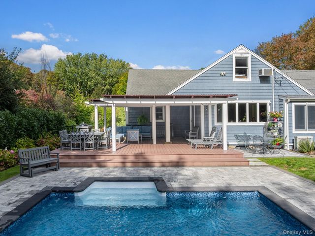 12 Sheep Pasture Lane, Huntington, NY 11743