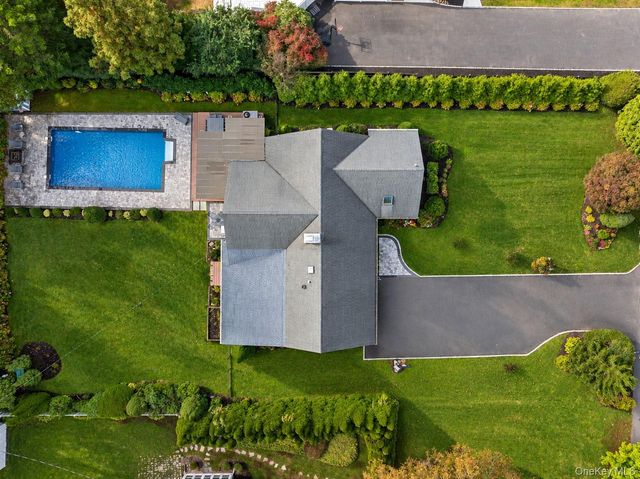 12 Sheep Pasture Lane, Huntington, NY 11743