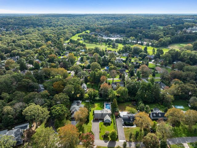 12 Sheep Pasture Lane, Huntington, NY 11743