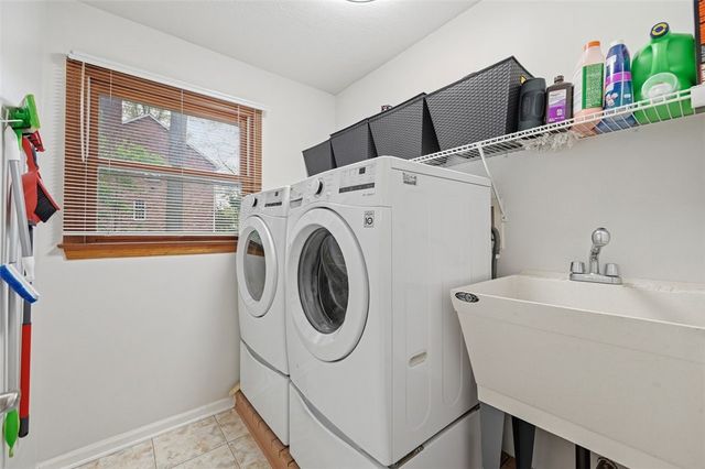 2436 Wedgewood Dr, Franklin Park, PA 15090