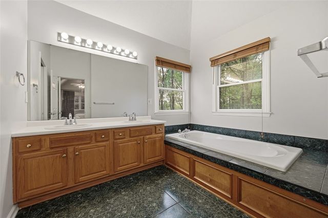 2436 Wedgewood Dr, Franklin Park, PA 15090