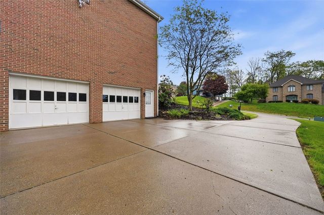 2436 Wedgewood Dr, Franklin Park, PA 15090
