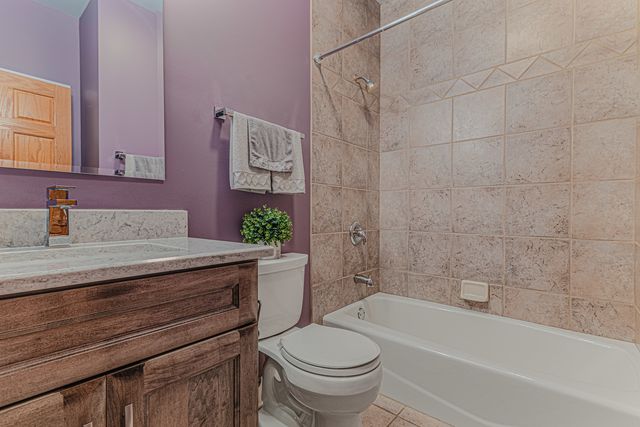 236 Schmidt Drive, Hampshire, IL 60140