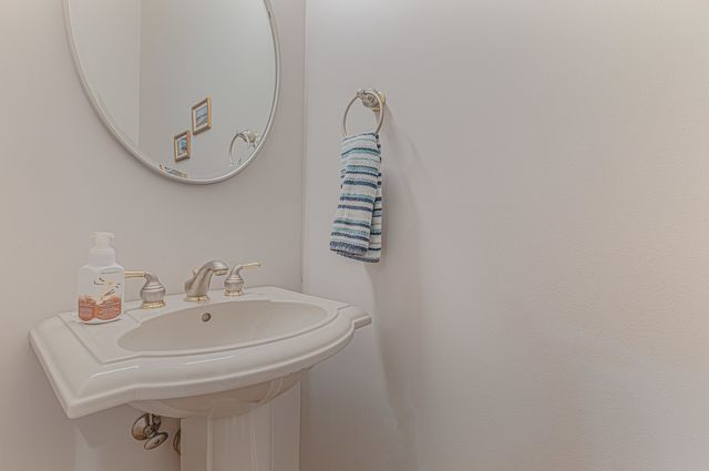 236 Schmidt Drive, Hampshire, IL 60140