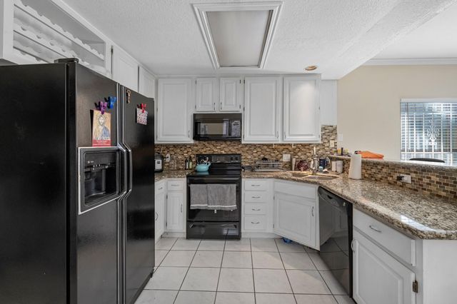 880 Tully Road 81, Houston, TX 77079