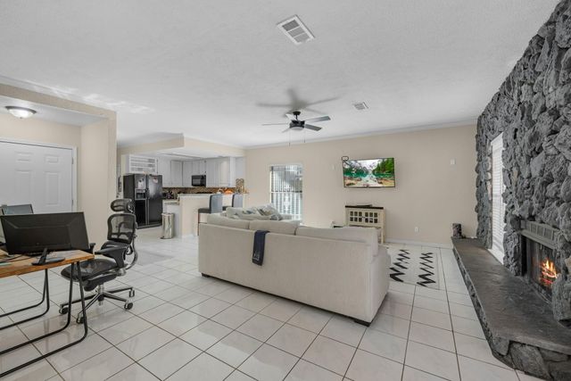 880 Tully Road 81, Houston, TX 77079