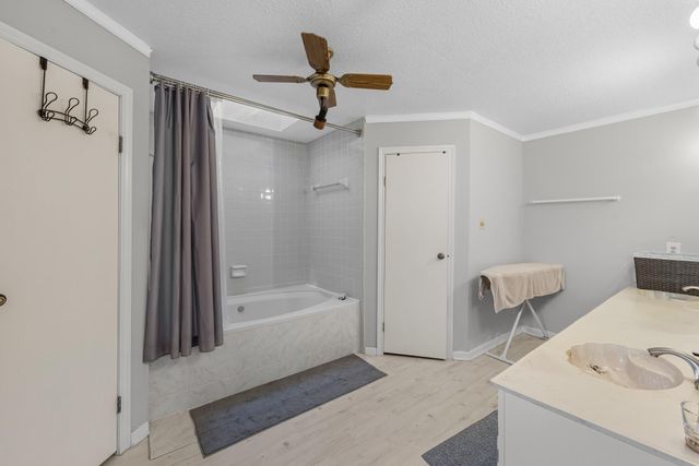 880 Tully Road 81, Houston, TX 77079